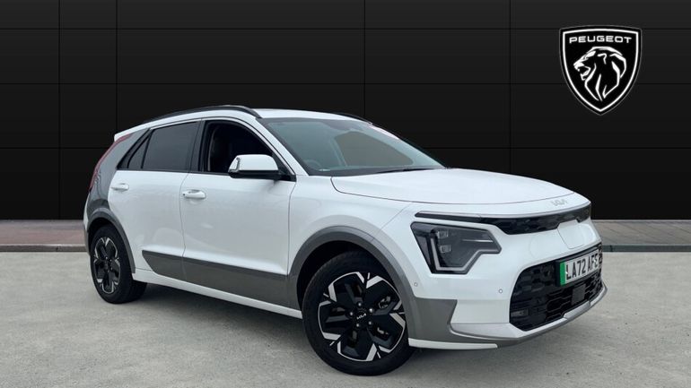 LA72AFE WHITE Kia Niro (64.8KWh) for sale for £34,358 in United Kingdom ...